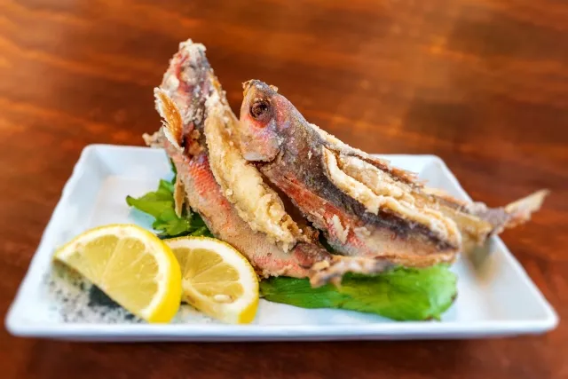 沖縄県魚グルクンのから揚げ