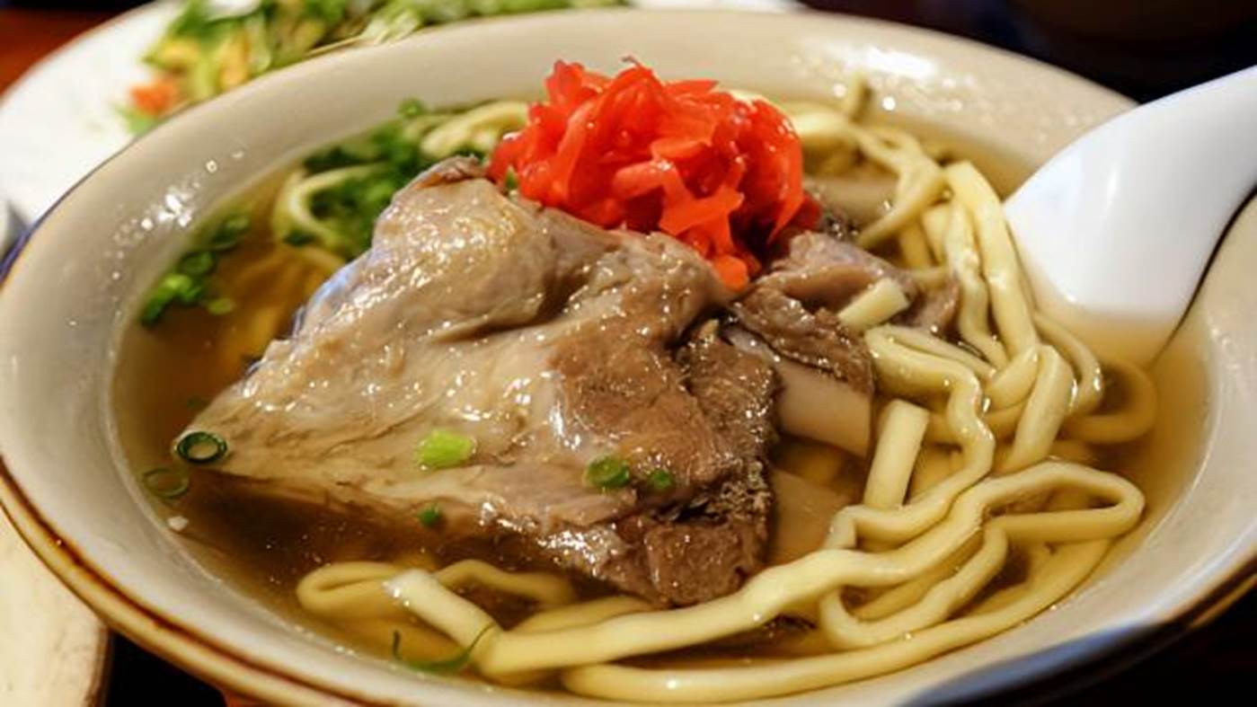 沖縄グルメ完全ガイド：味わいたいおすすめ料理とスポット